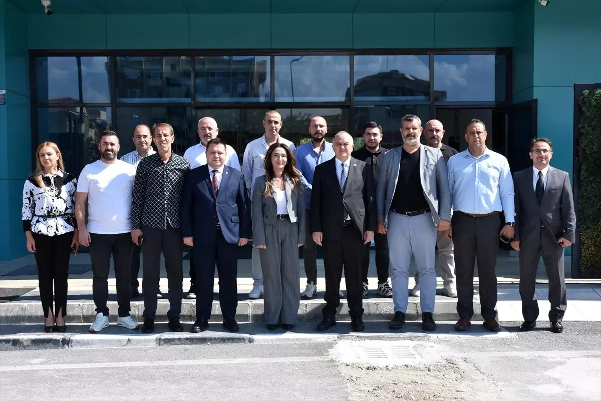 MHP’den Manisa FK’ya Destek Ziyareti