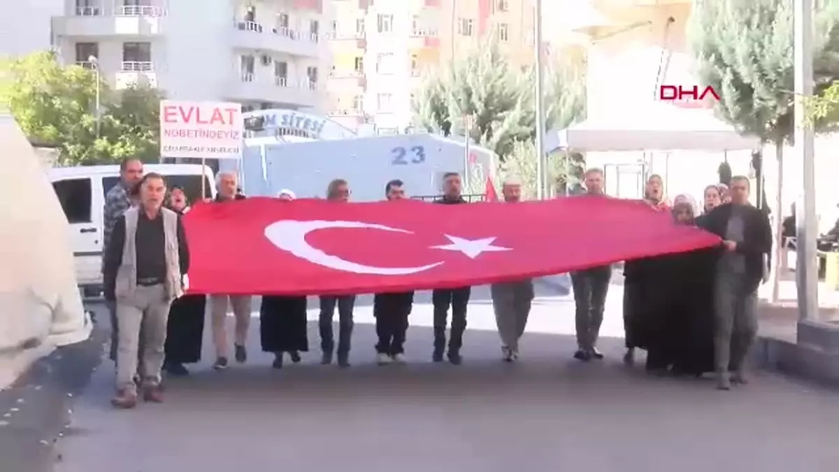 DİYARBAKIR Evlat nöbetindeki aileler, Ankara’daki terör saldırısını lanetledi
