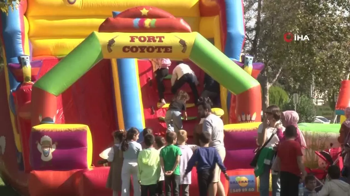 Sakarya’da Hayvan Sevgisi Etkinliği: 39 Sokak Hayvanı Sahiplendirildi