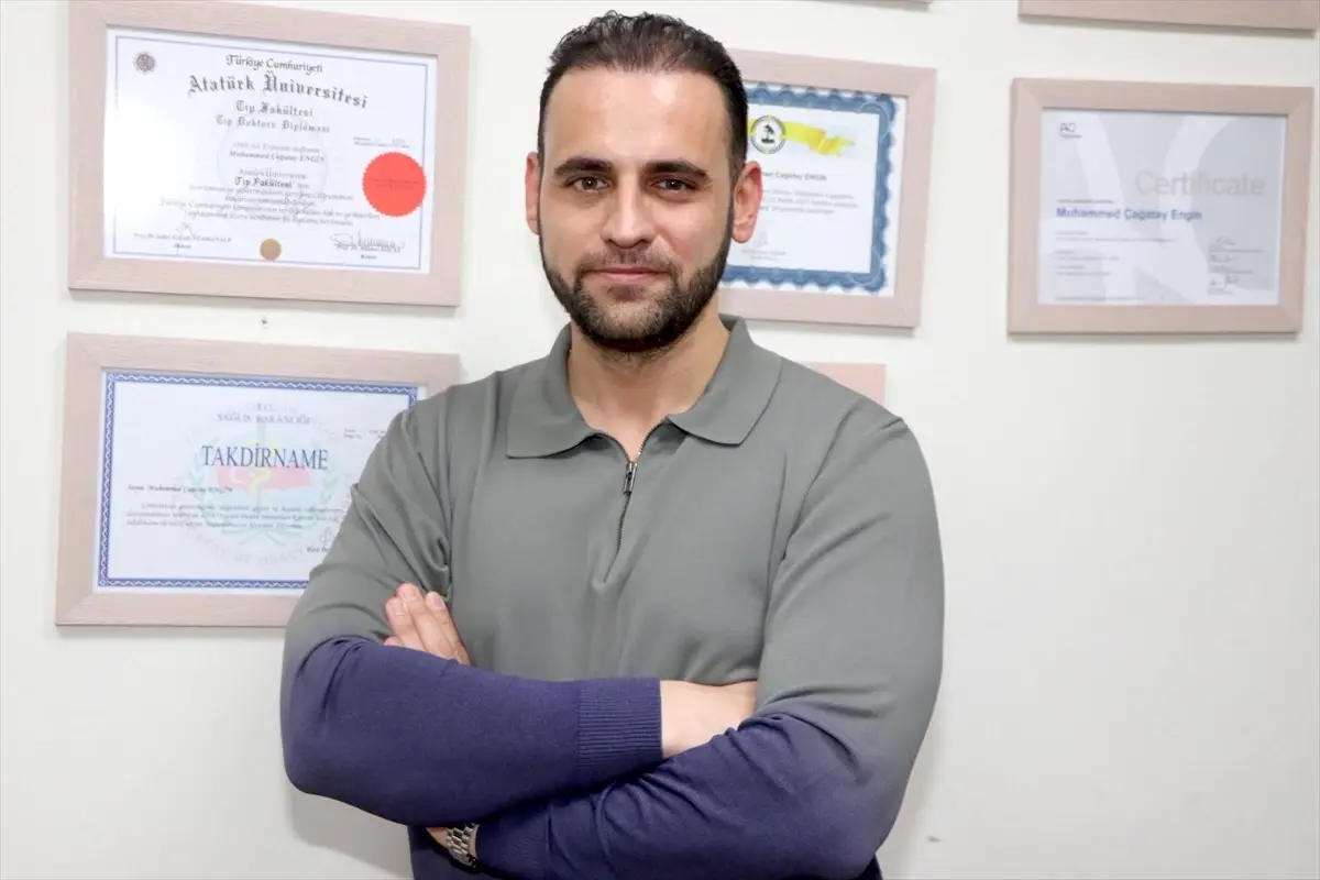 Bangladeşli Genç Bacağını Kaybetmekten Kurtarıldı