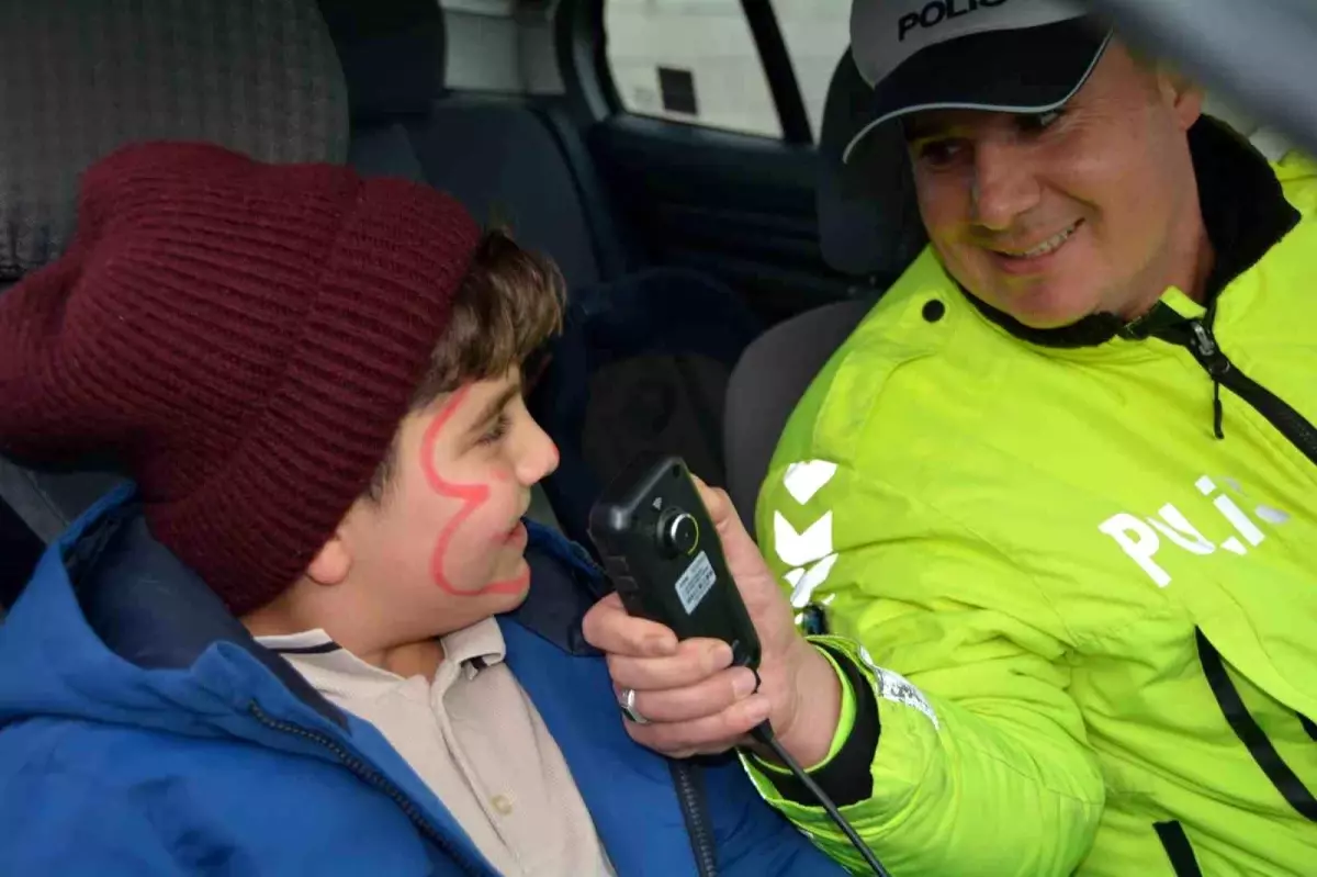 Polisten Özel Çocuklara Moral Ziyareti