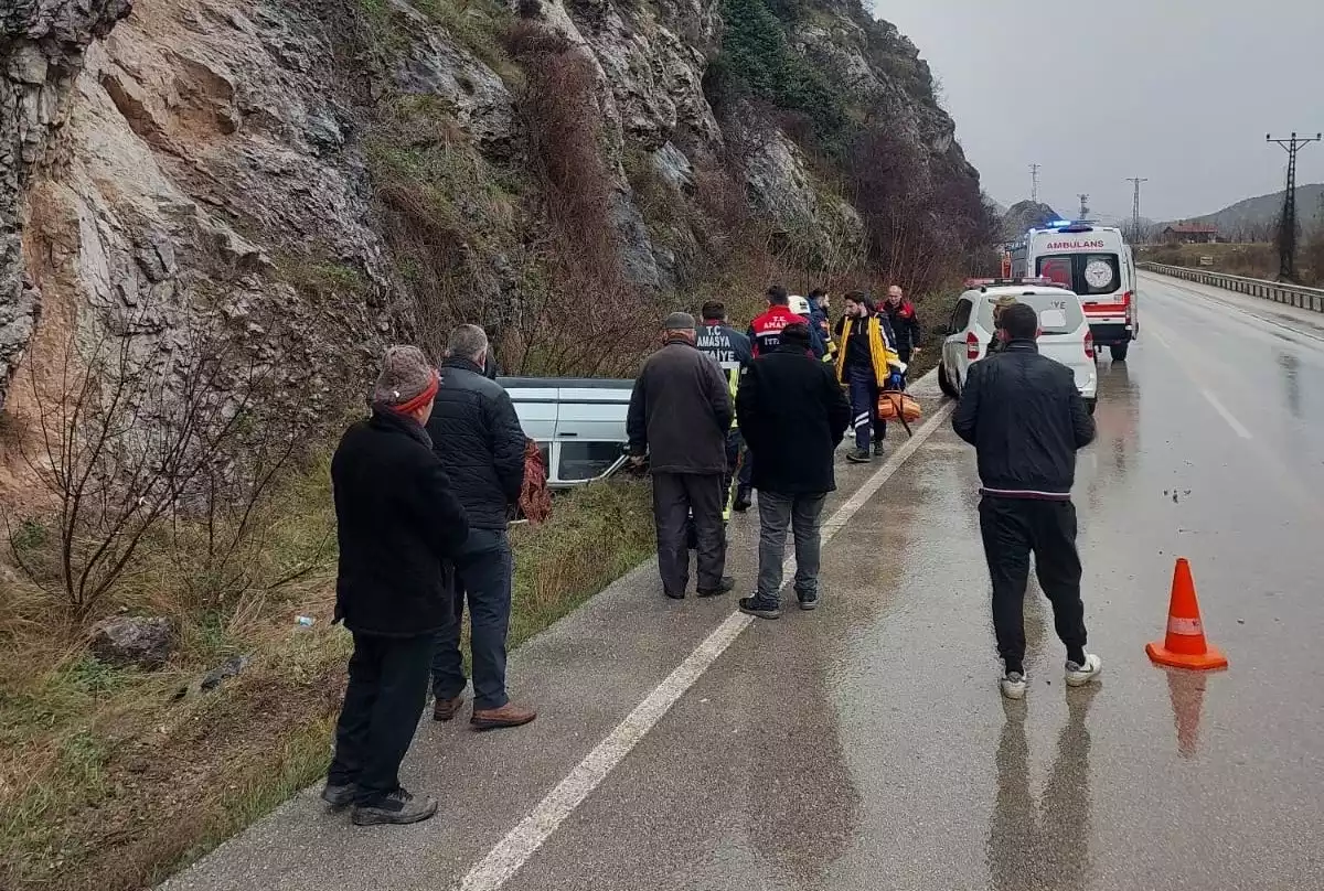 Amasya’da Otomobil Devrildi: 3 Yaralı