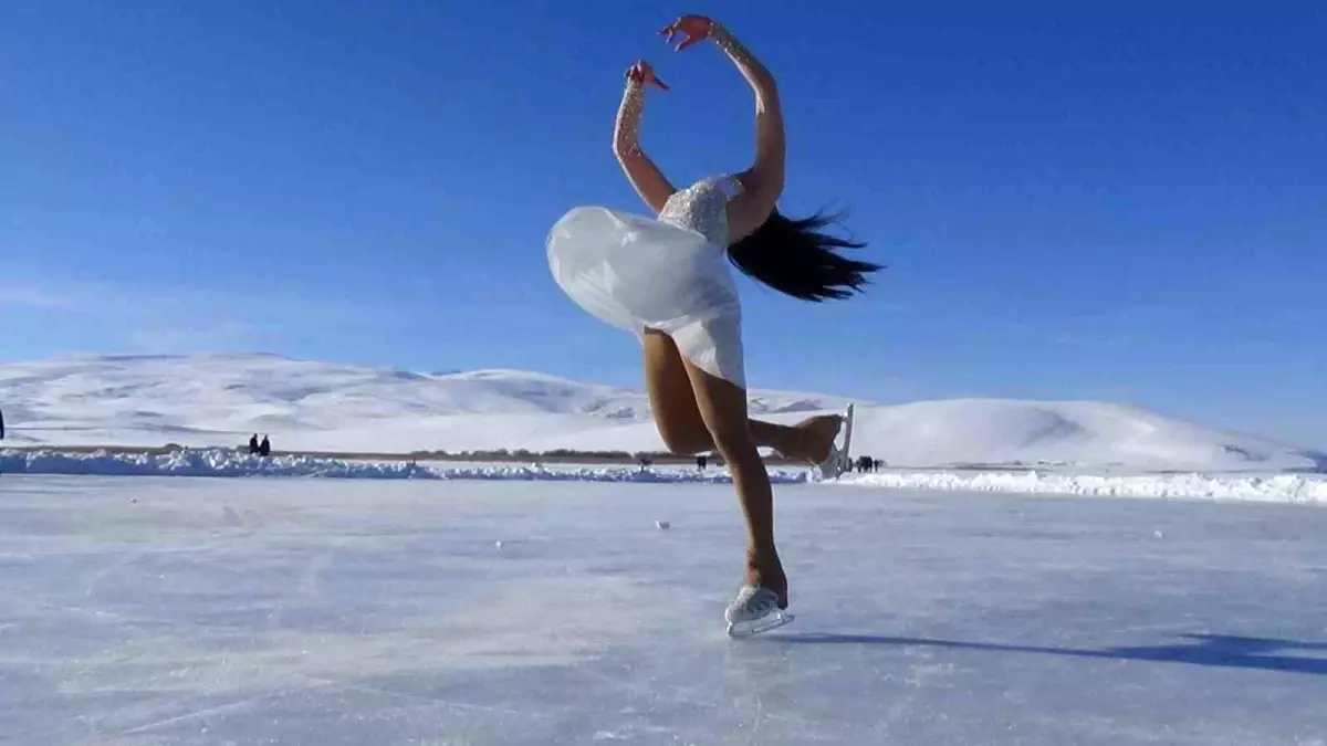 Çıldır Gölü’nde Buz Pateni Şöleni