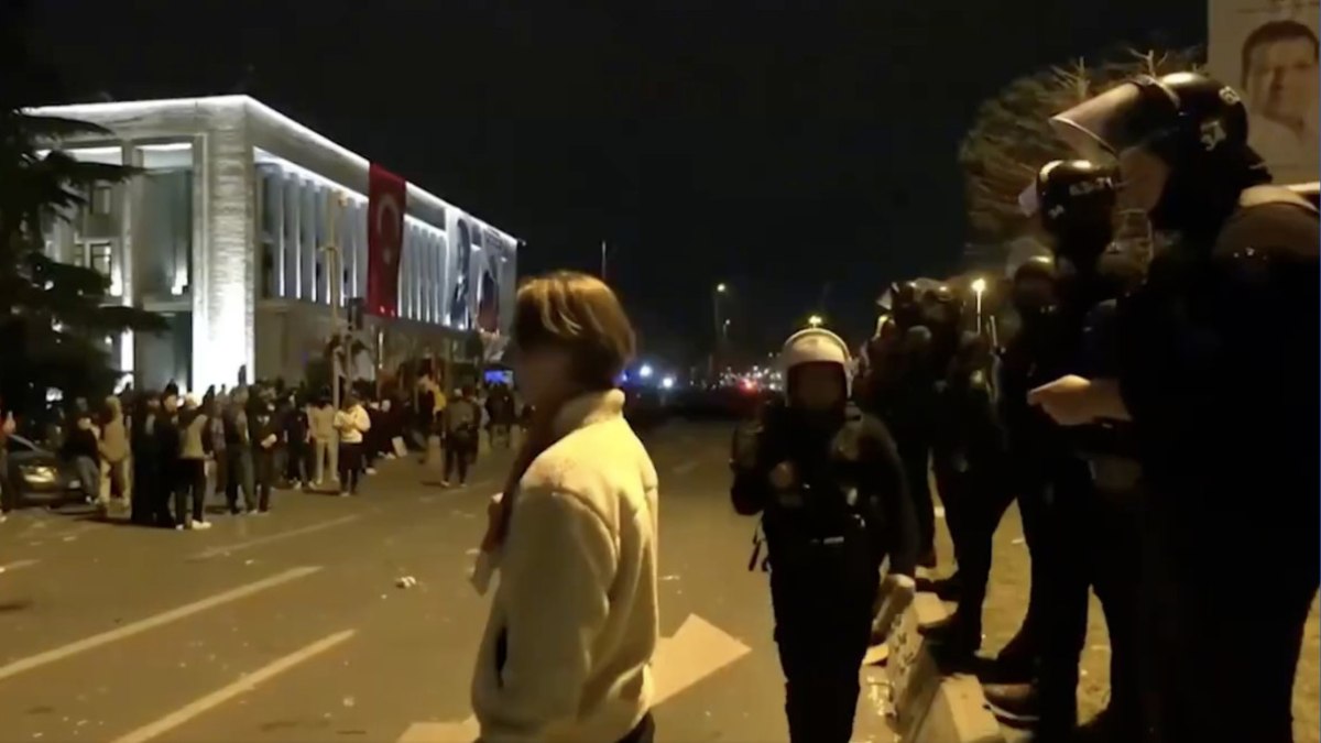 Saraçhane’de protestocu ile polis arasında geçen diyalog gündem oldu