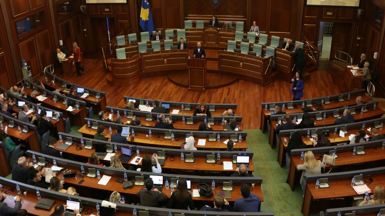Kosova’da yeni milletvekillerinin yemin edeceği oturum iptal edildi